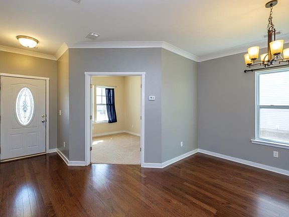 3rd image of 200 Medford Dr