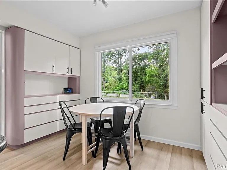 5476 Van Ness Dr — Photo 20