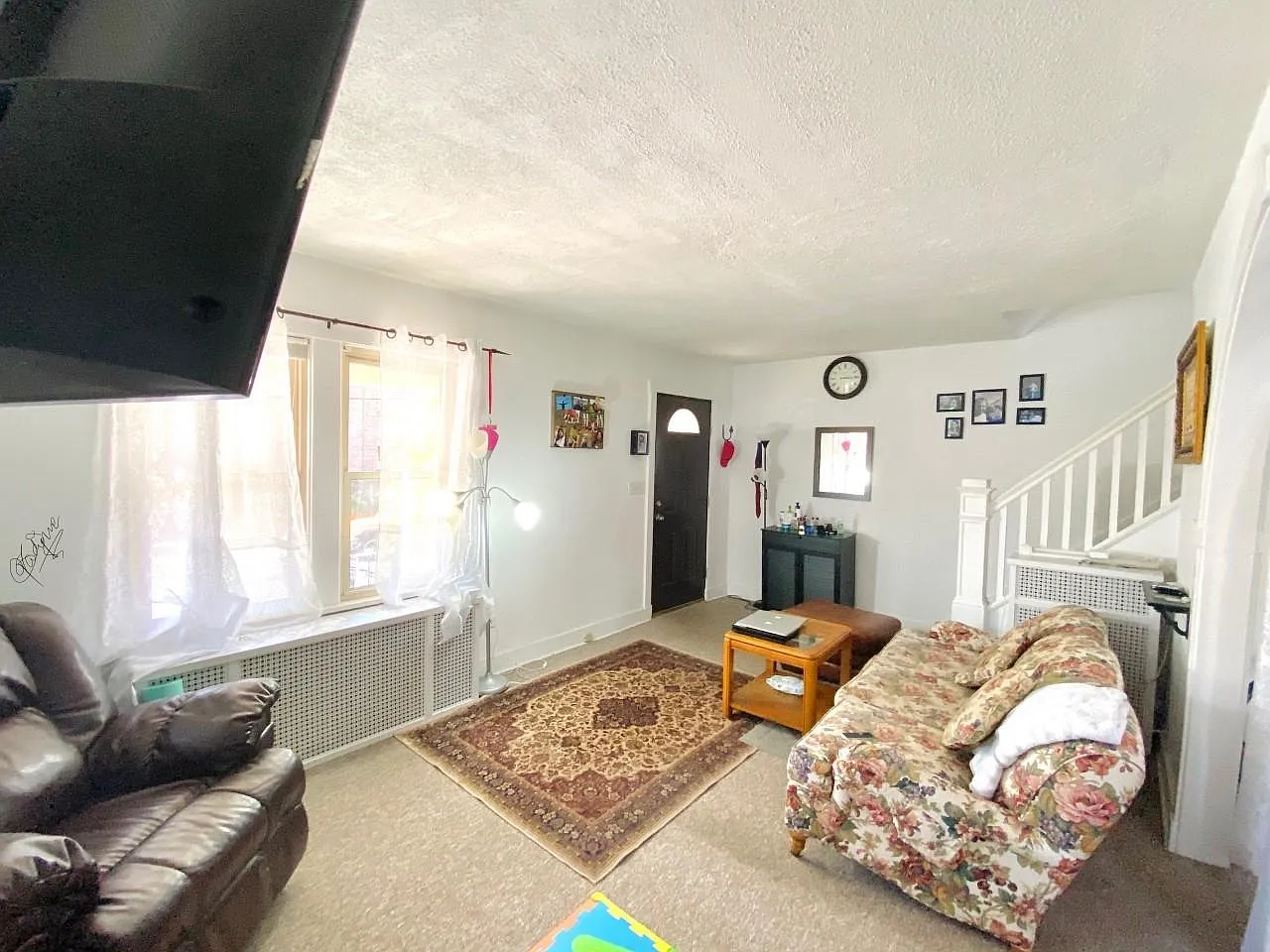541 Summerlea St — Photo 3