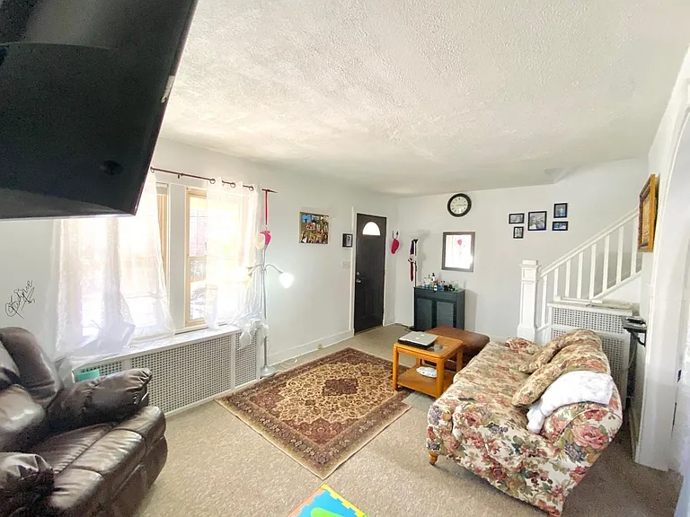 541 Summerlea St #1 — Photo 3