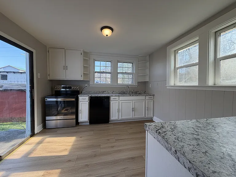 607 C St — Photo 11