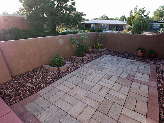 4th image of 10306 Theresa Pl NE