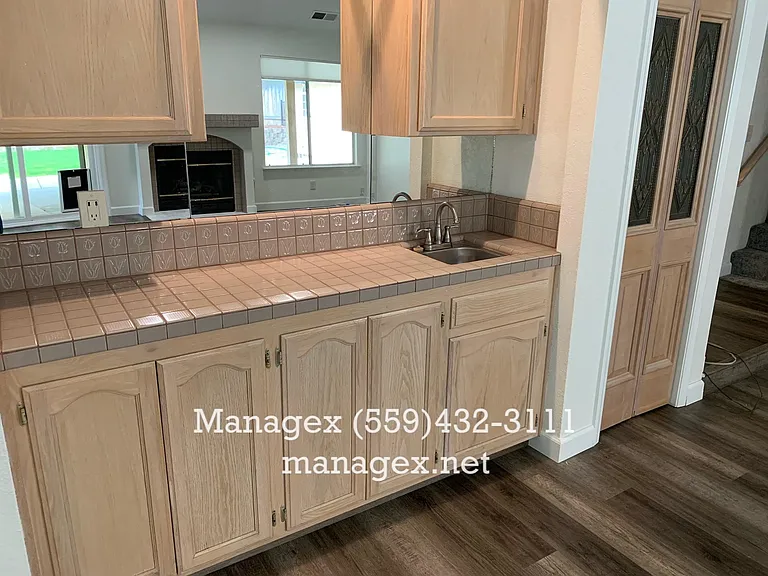 515 E Braddock Dr — Photo 10
