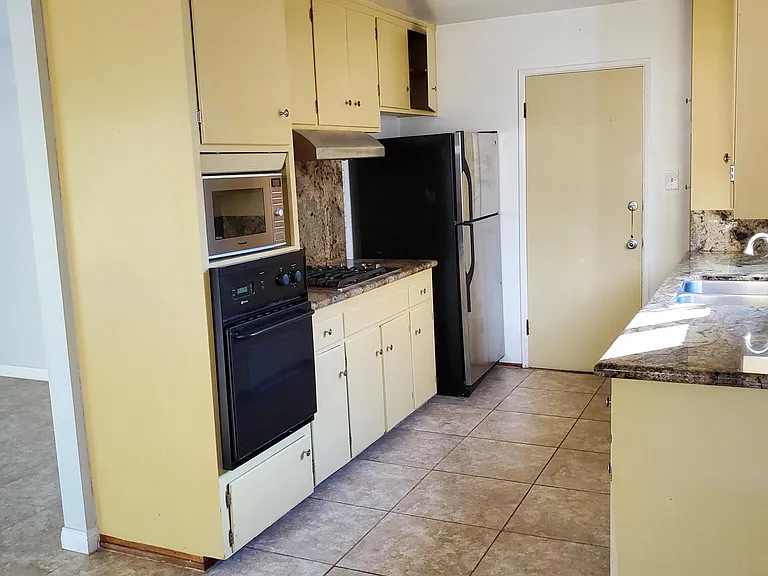 3860 Margaret Way — Photo 2