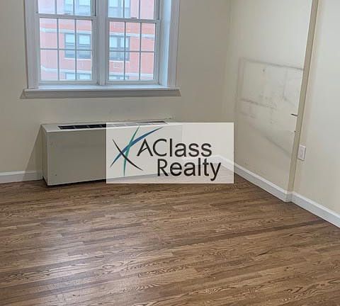 3rd image of 2821 Astoria Blvd APT 3D