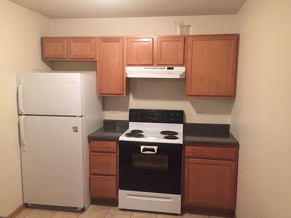 1st image of 2909 Willow Ln APT 16