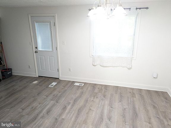 3rd image of 3625 Robin Air Ct