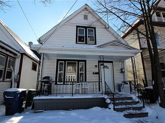 3rd image of 127 Royal Ave