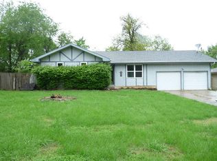 955 E Redbud Ln, Springfield, MO 65803