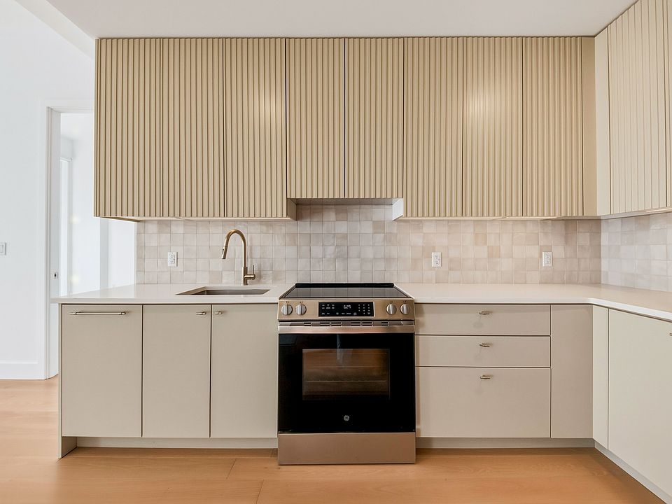 1st image of 250 W 49th St #22304