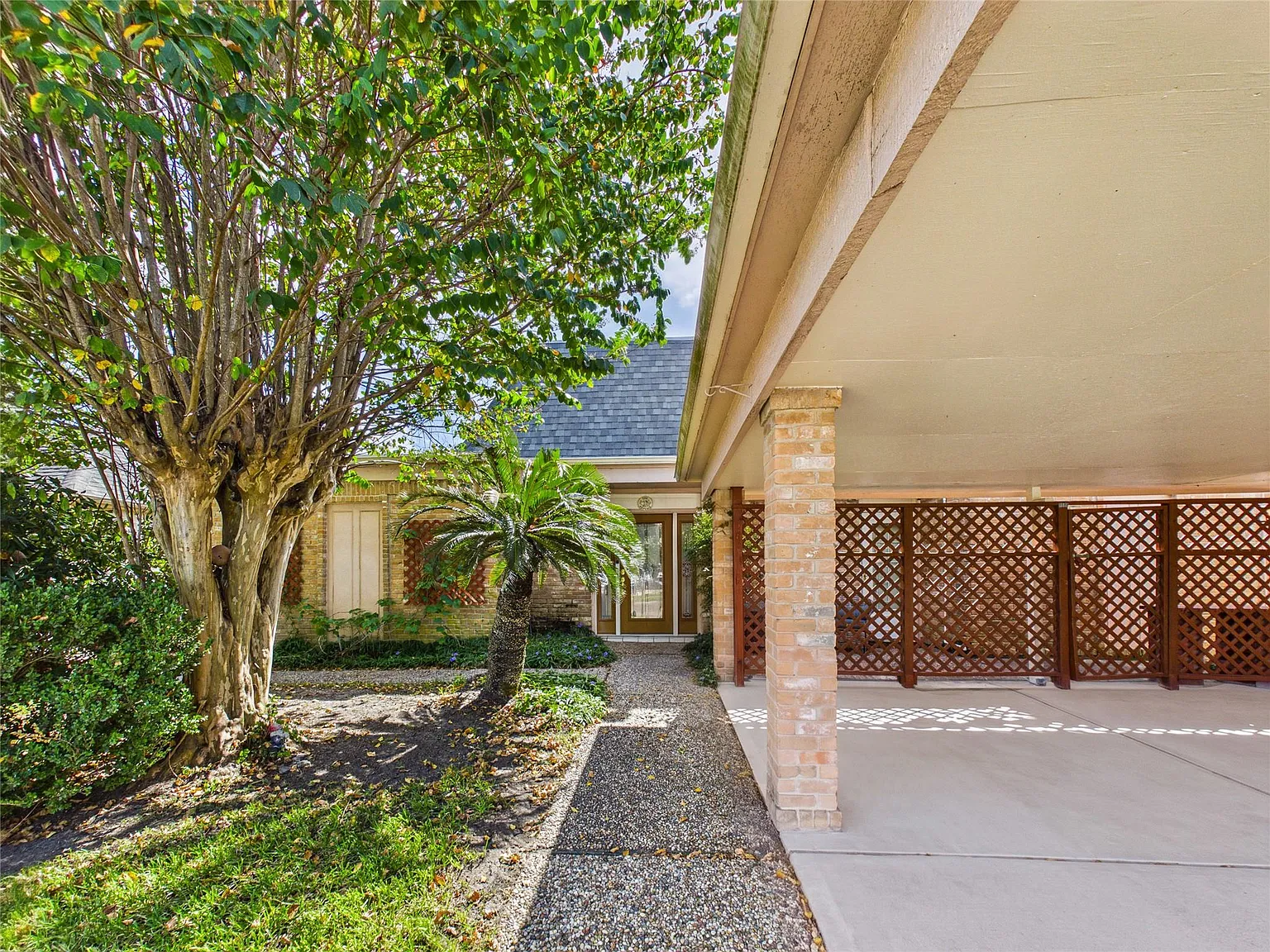 3 bed, 3.0 bath, 2478 sqft, $2,200 — Photo 4
