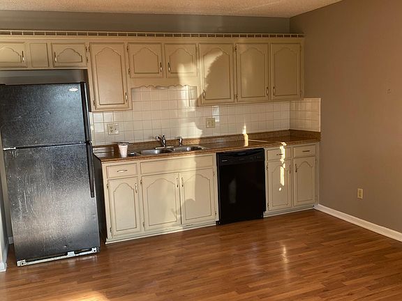5th image of 127 SE Greystone Dr #127