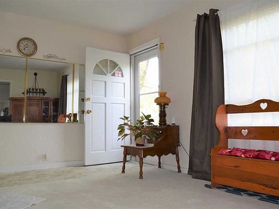 3rd image of 3333 N Leroy Ave