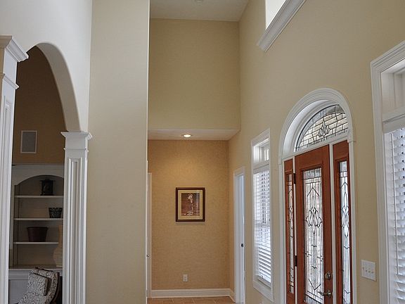 Beautiful Large Entryway!