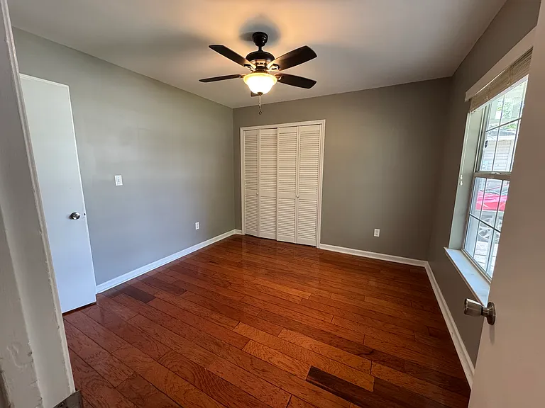7327 Albert St — Photo 11