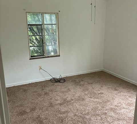 5th image of 950 Vineshire Rd #1