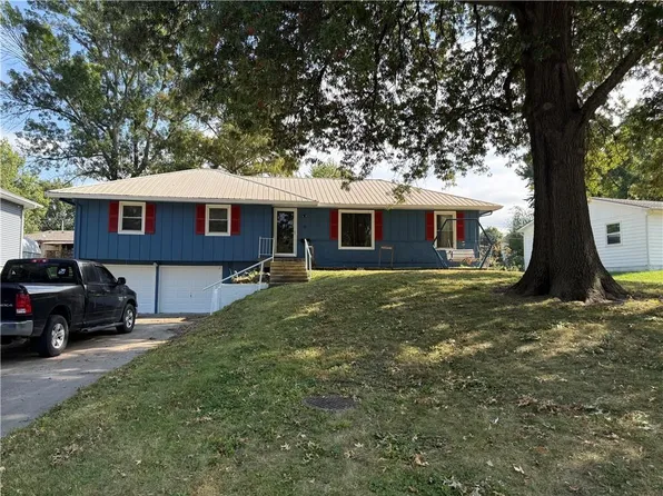 11 Morningside Dr, Paola, KS 66071