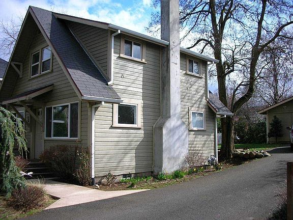 Side view - nice driveway and huge garage