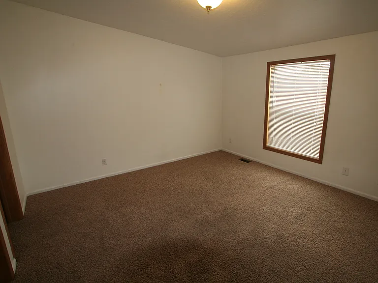 2709 Crab Tree St — Photo 7