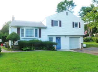 90 Country Ln, East Hartford, CT 06118