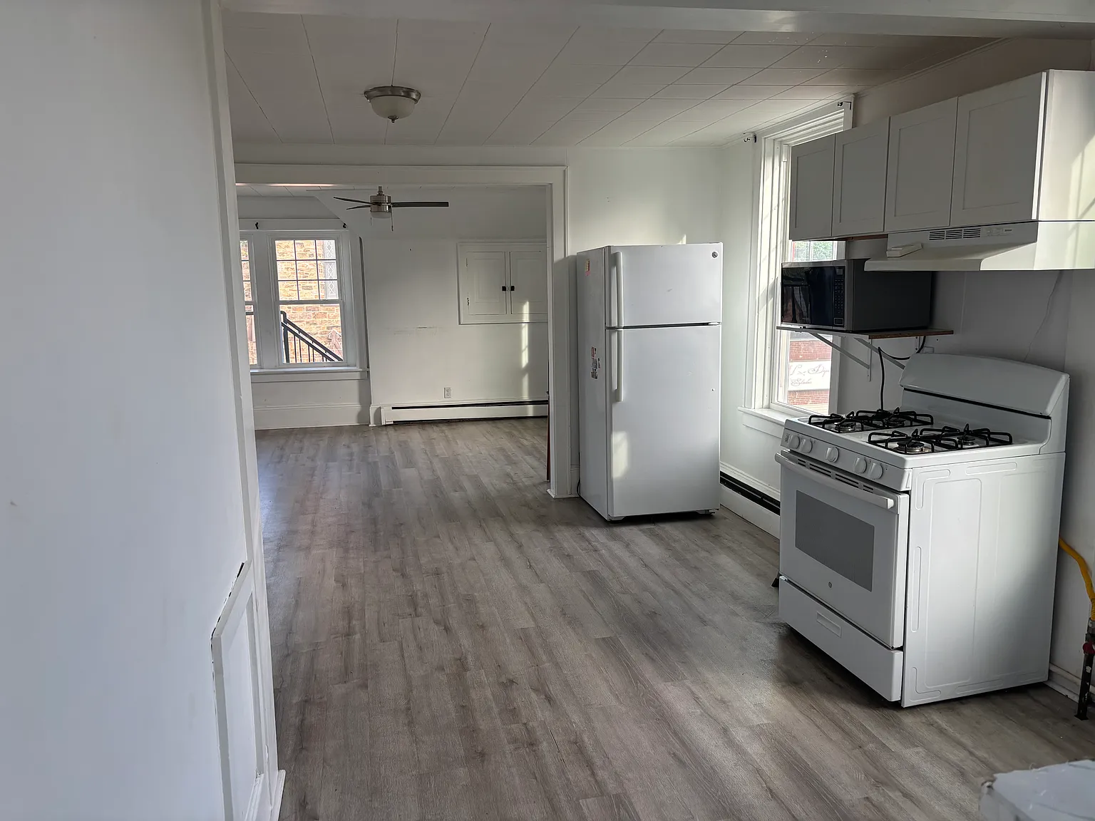 2 bed, 900 sqft, $900 — Photo 3