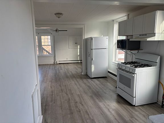 3rd image of 114 S Front St #3S