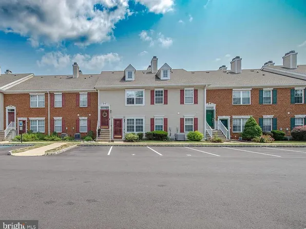 203 Castleton Ct, Pennington, NJ 08534