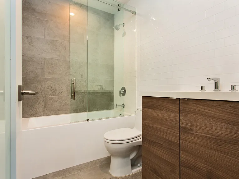 1233 Franklin St #201 — Photo 7