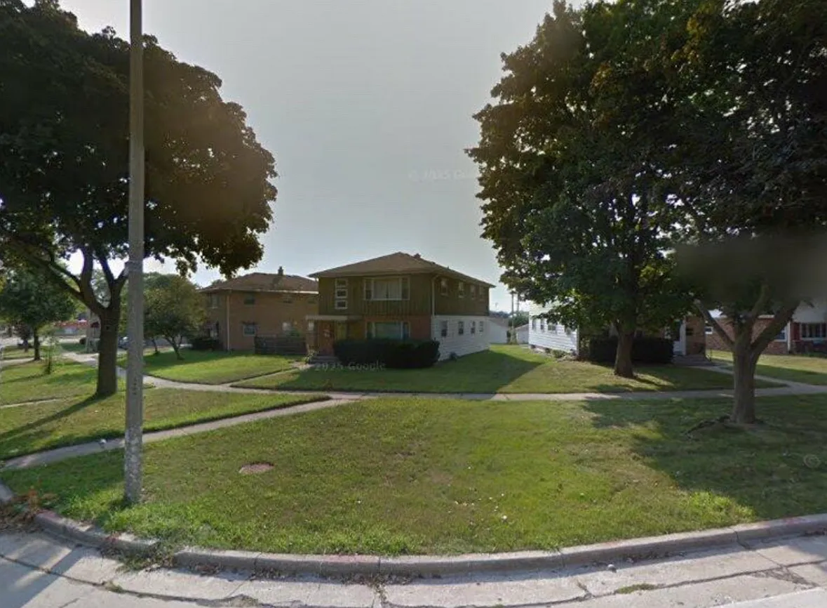 4438 N 80th St photo 1