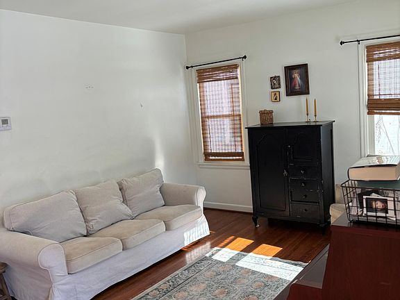 4th image of 509 Main St E