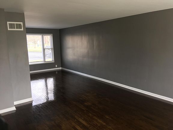 living room/dining room