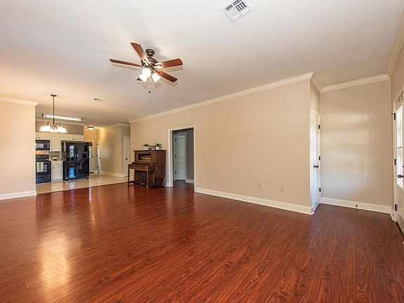 5th image of 105 Canyon Dr