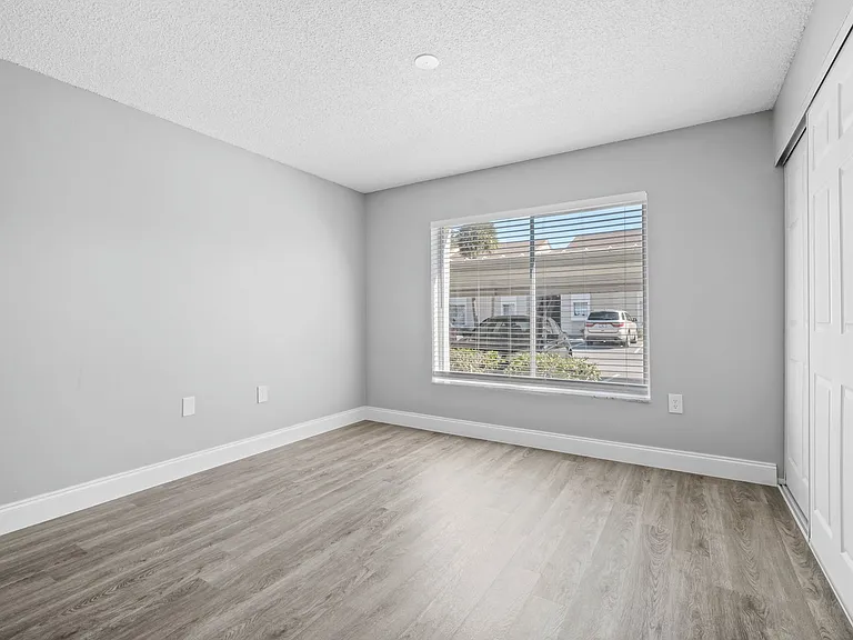2601 Pine Lake Ter #B — Photo 8