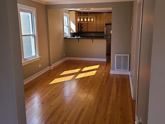 3rd image of 3820 N Sacramento Ave #2