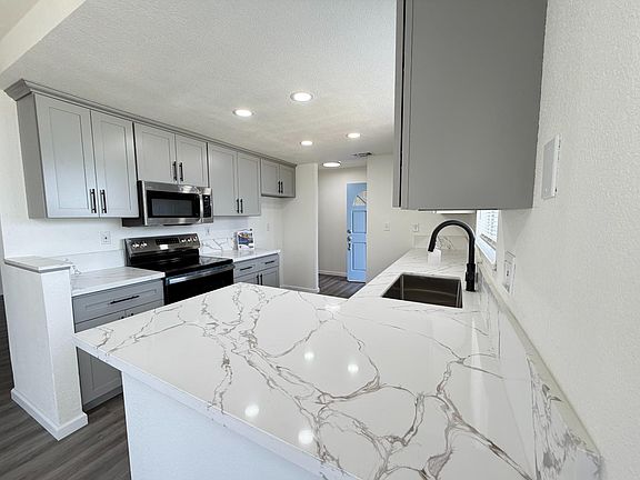 3rd image of 27 Valley Crest Ct