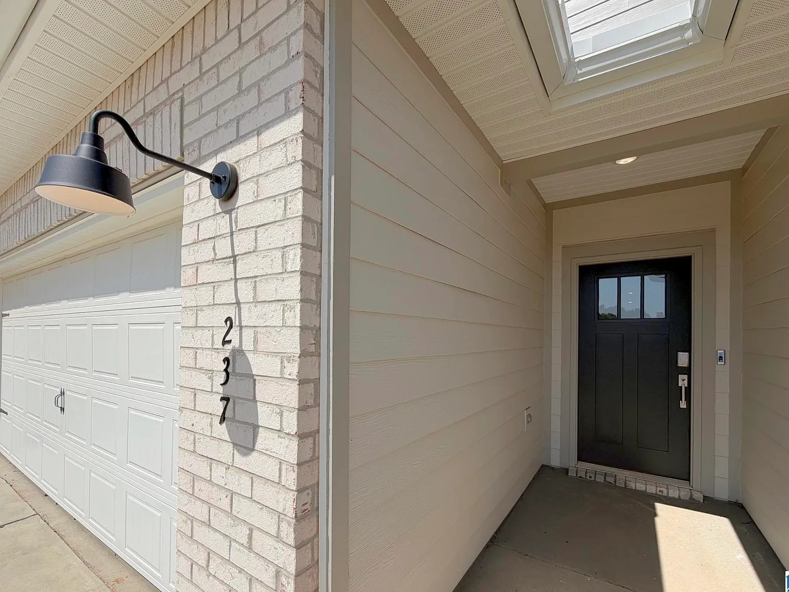 4 bed, 3.0 bath, 1938 sqft, $1,950 — Photo 4