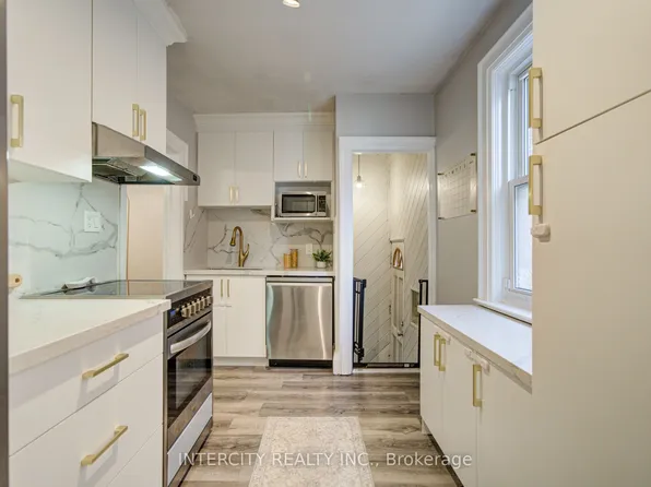 256 Blantyre Ave, Toronto, ON M1N 2S1