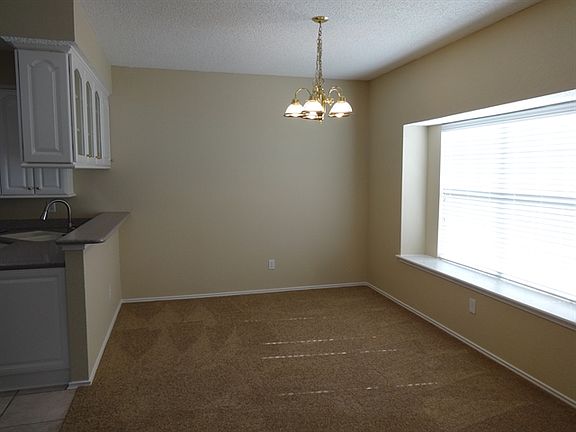 4th image of 2039 Raven Ln