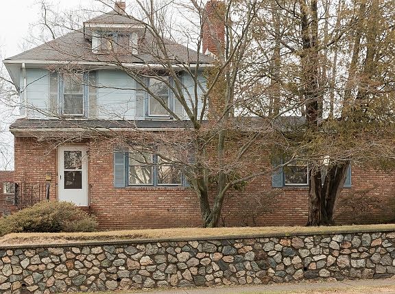 2nd image of 32 W Bradford Ave