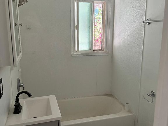 5th image of 1050 Acacia Ave #1052