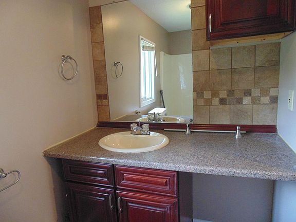 Nice updated bathroom 