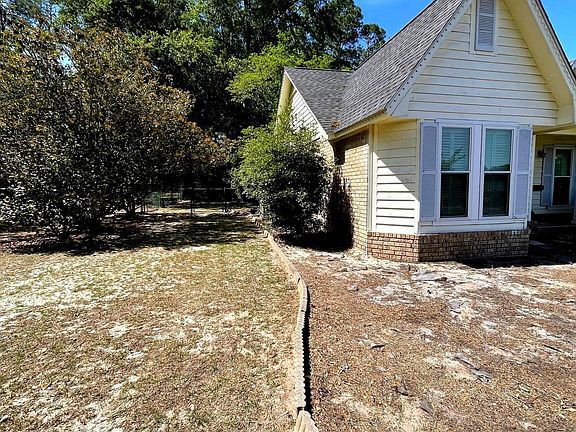 4th image of 1104 Lakeview Dr