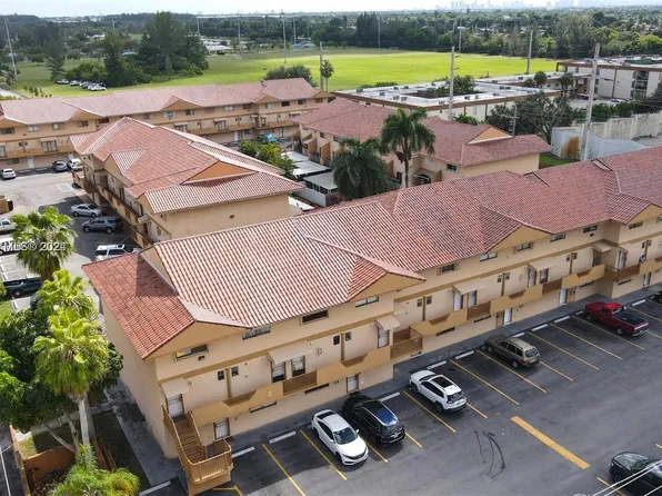 240 W 68th St APT 205, Hialeah, FL 33014