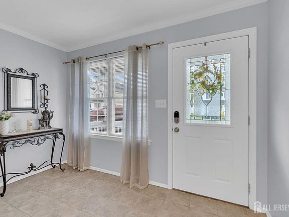 2nd image of 6 Ives Ct