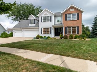 3318 Eagle Crest Rd, Bloomington, IL 61704