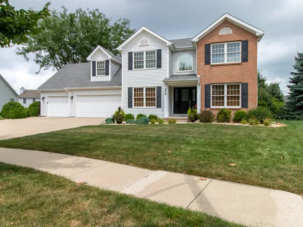 3318 Eagle Crest Rd, Bloomington, IL 61704
