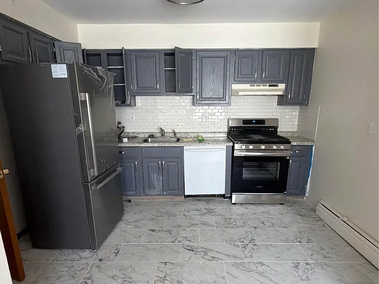 110 Humphrey Ave — Photo 12
