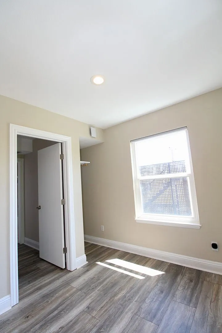 Two story unit w/ spiral staircase blocks from downtown Berkeley! In unit washer dryer! — Photo 2