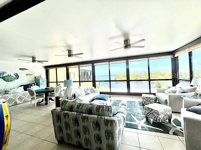 3 bed, 2.0 bath, 2069 sqft, $5,750 — Photo 4