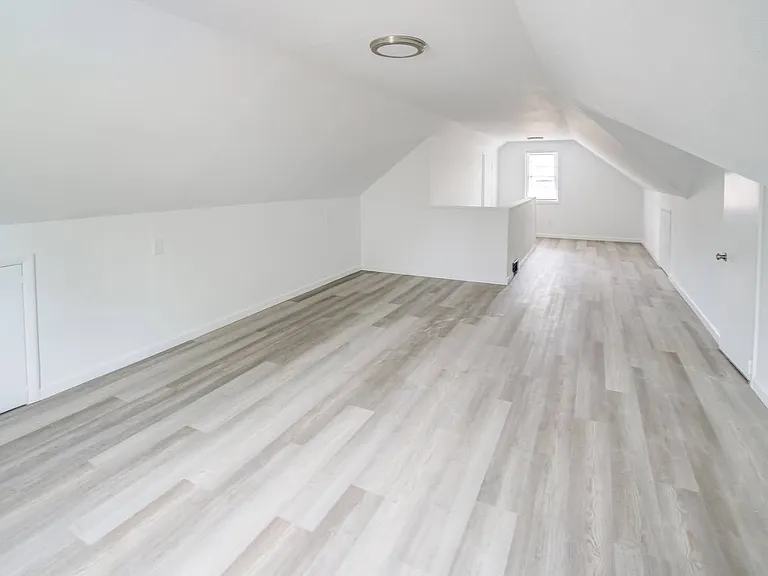 1343 Victory Dr — Photo 4
